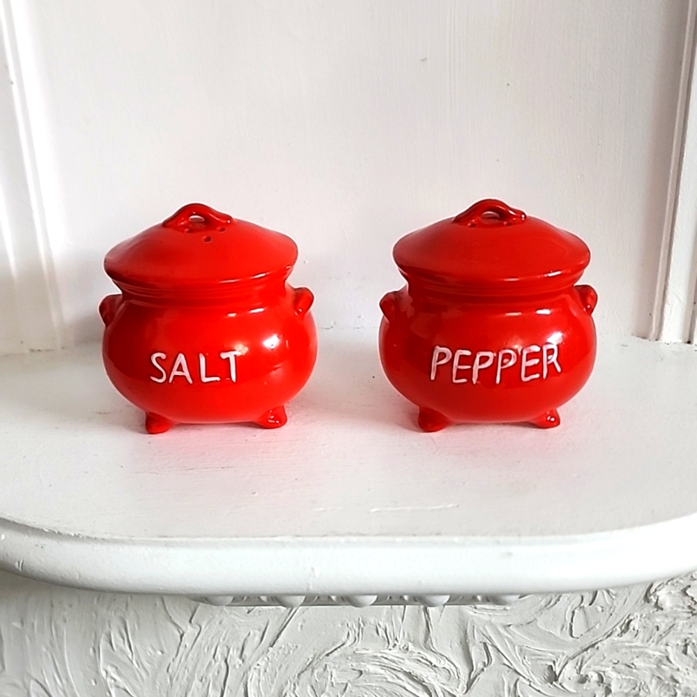 Vintage Lego Red Open Hearth Cooking Pot Type Design Salt and Pepper. Three Legs